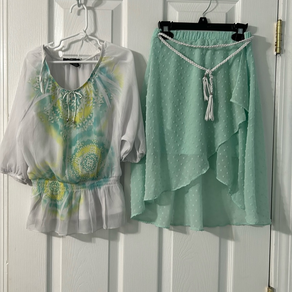 7/8 skirt set my Amy Byer teal colored